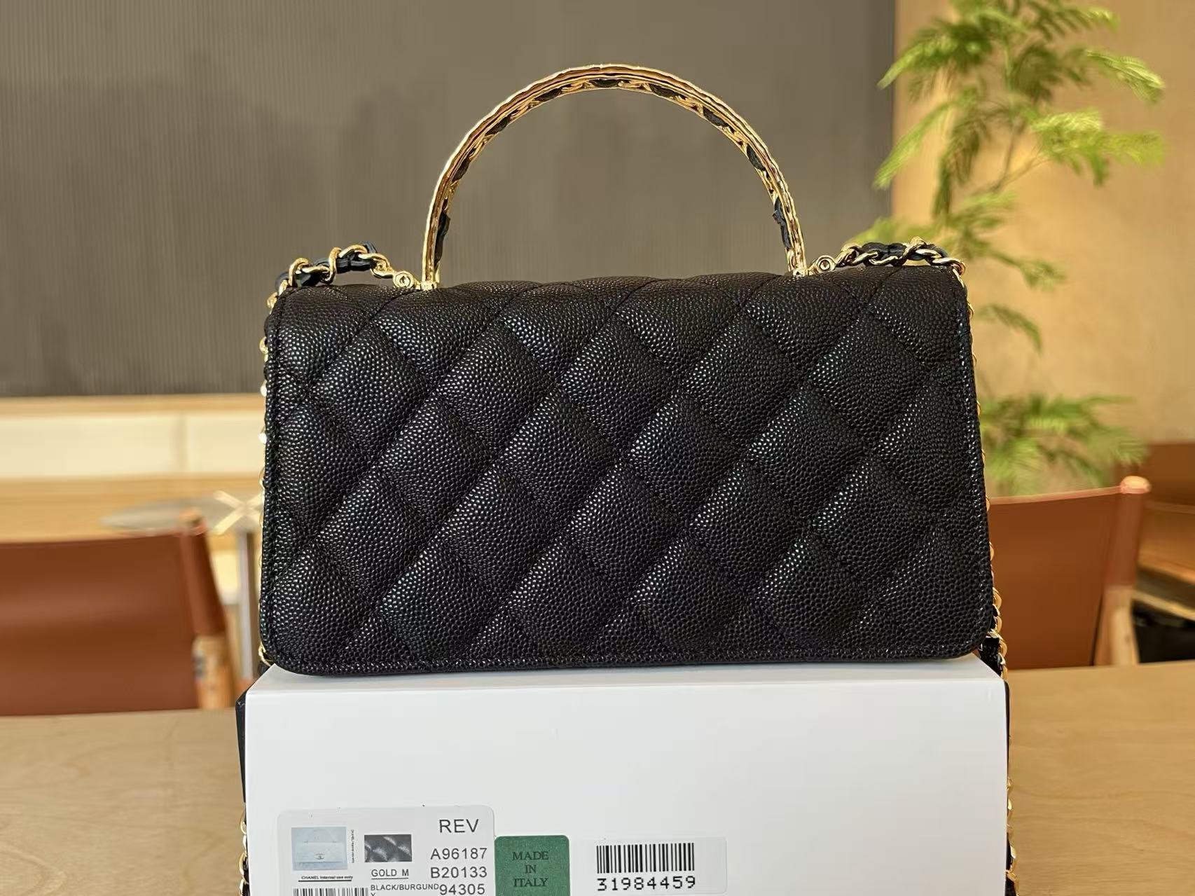 25B logo handle, accordion case, exquisite handle design.
