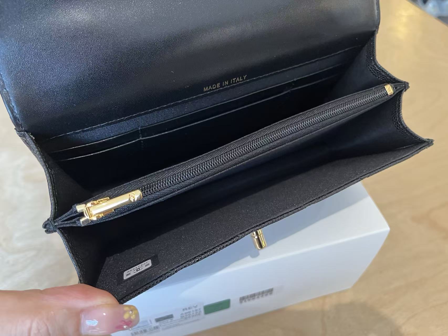 25B logo handle, accordion case, exquisite handle design.