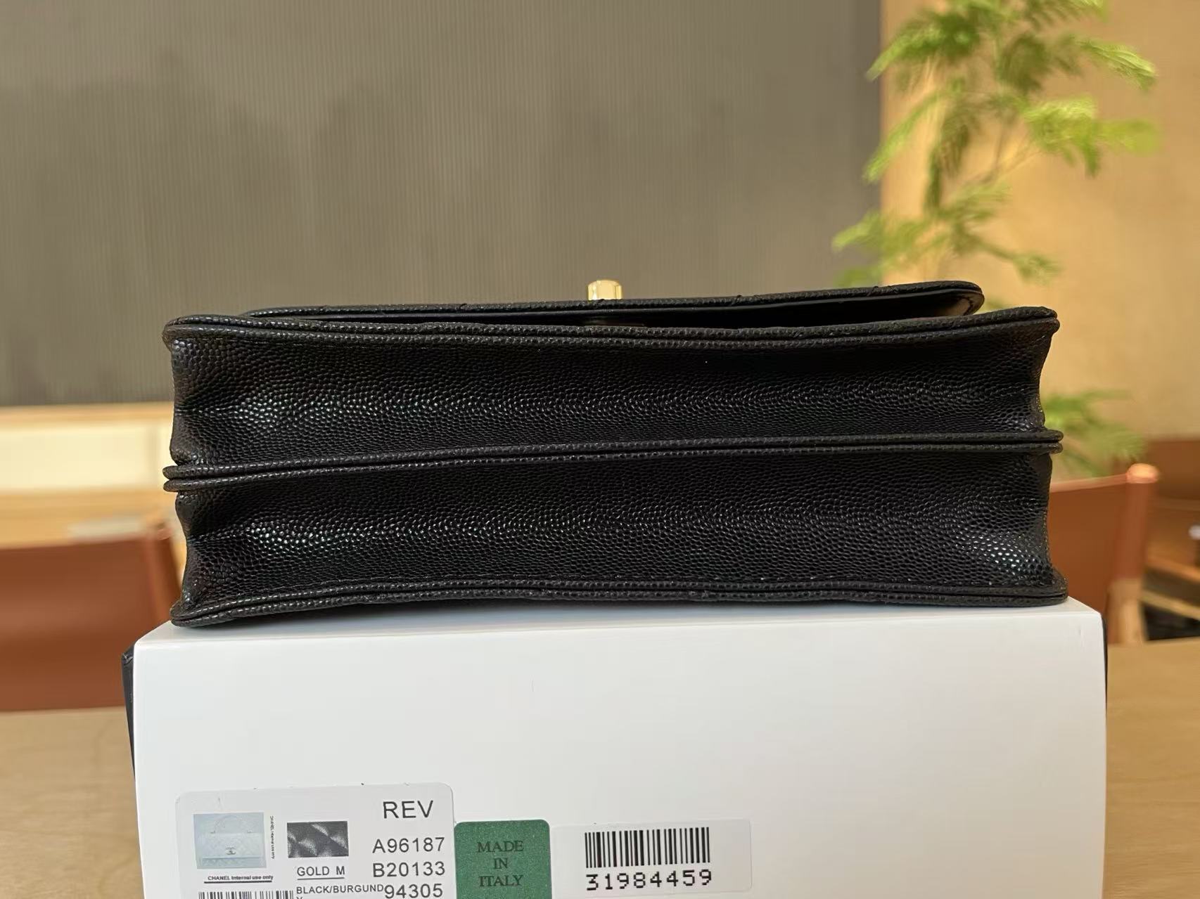 25B logo handle, accordion case, exquisite handle design.