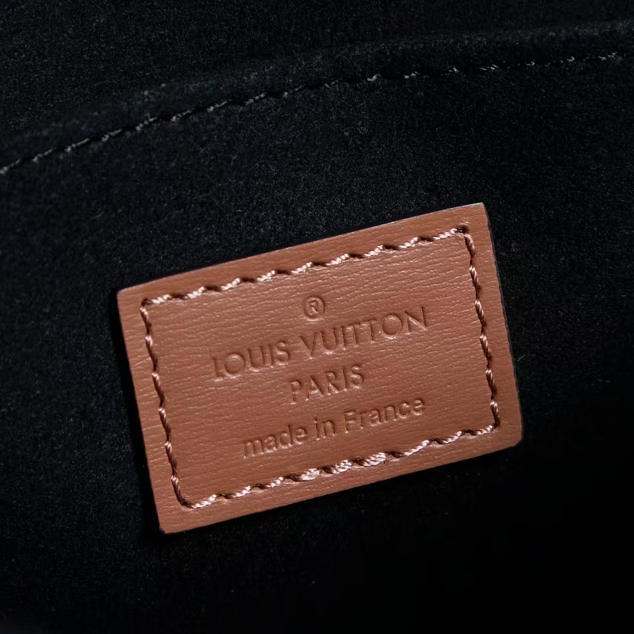 LV Retro top level