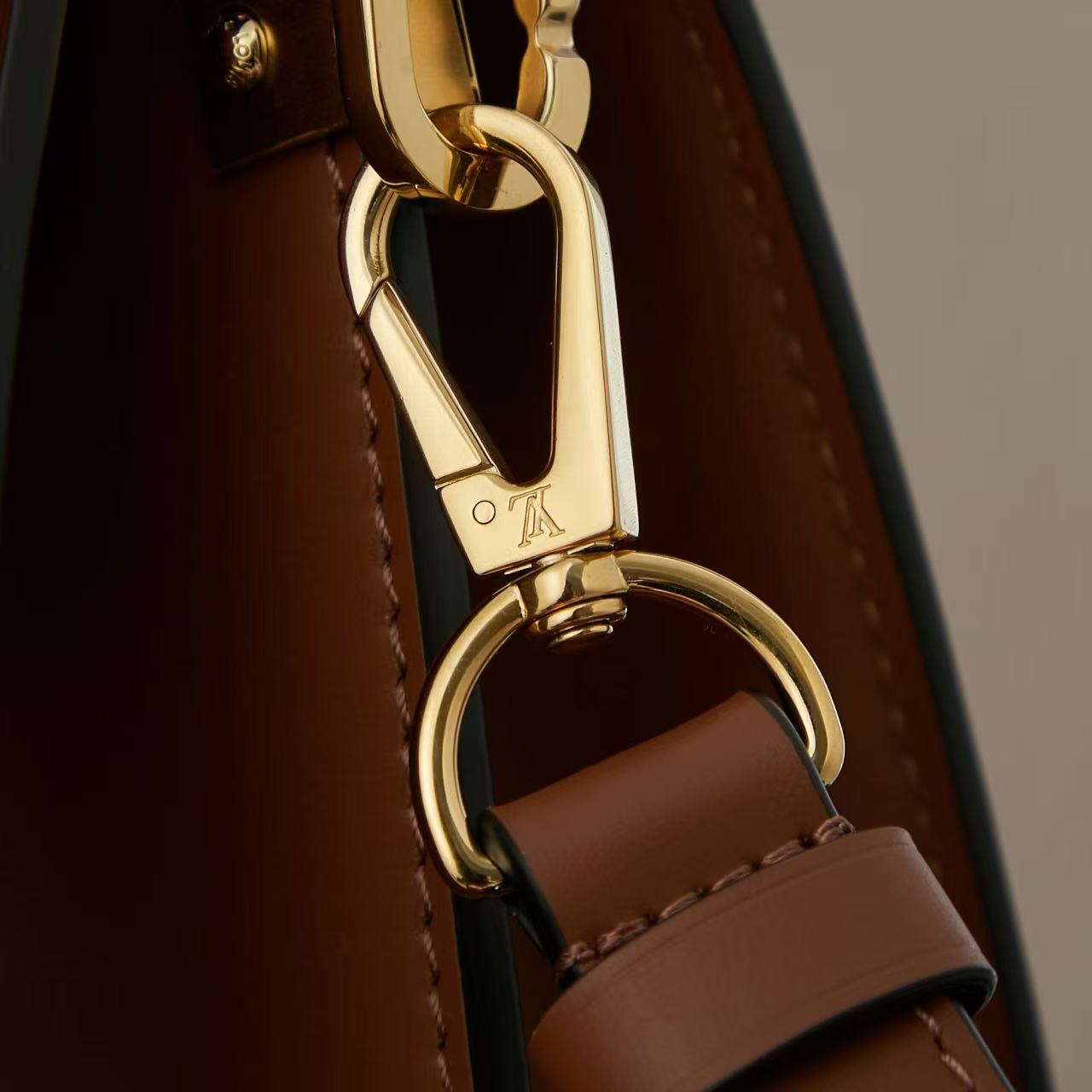 LV Retro top level