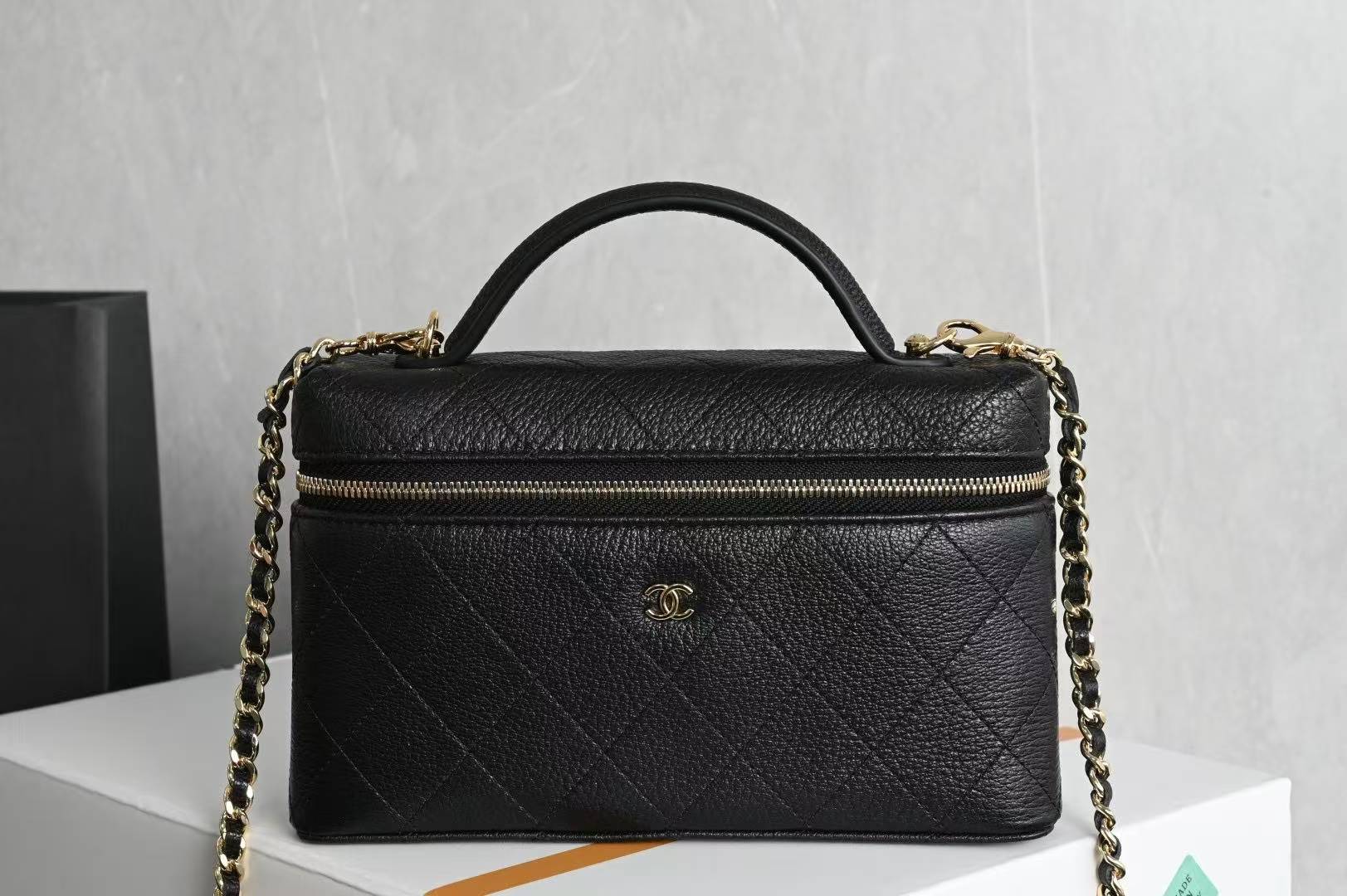 ✨New Arrival, In Stock✨ 26S Original L Box👛