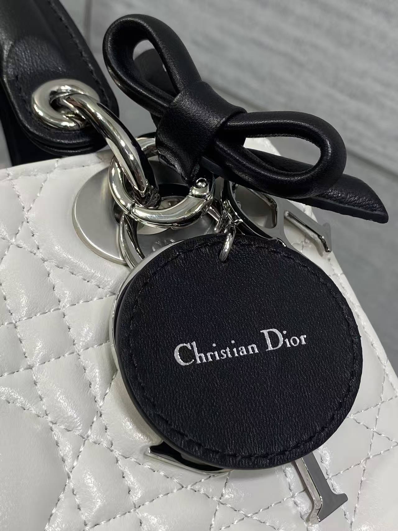 Lady Dior bag with a new four-compartment bow design 🎀