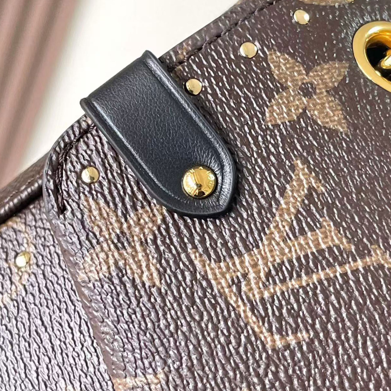 LV Pochette M é tis vintage metal box shaped chain mailman bag