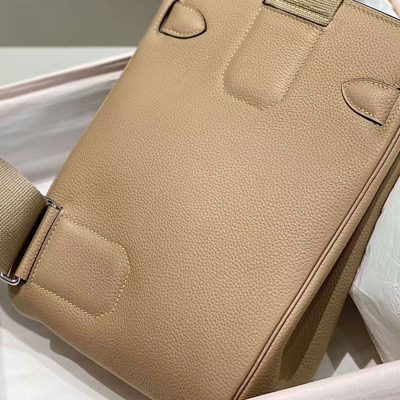 Herm è s Kelly Messenger gold brown lychee patterned crossbody messenger bag
