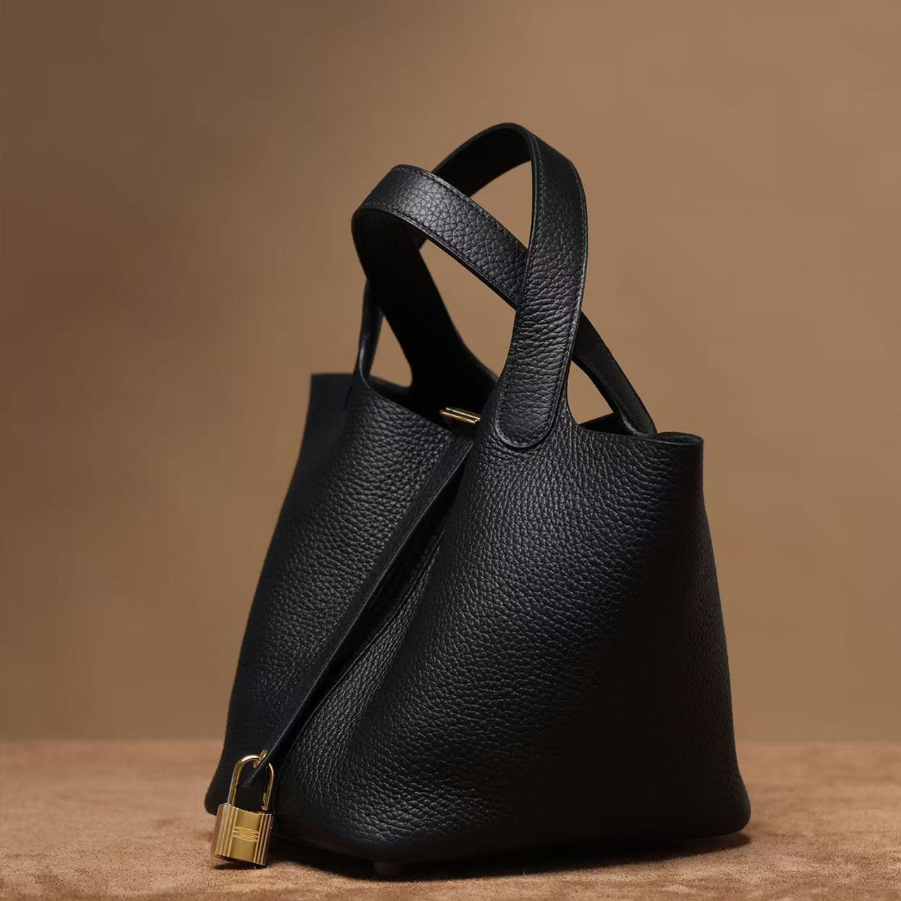 Herm è s Picotin Lock Basket 18 Black Togo Gold Buckle Handbag