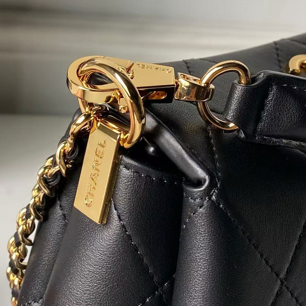 CHANEL black diamond grid sheepskin hand-held chain tofu bag