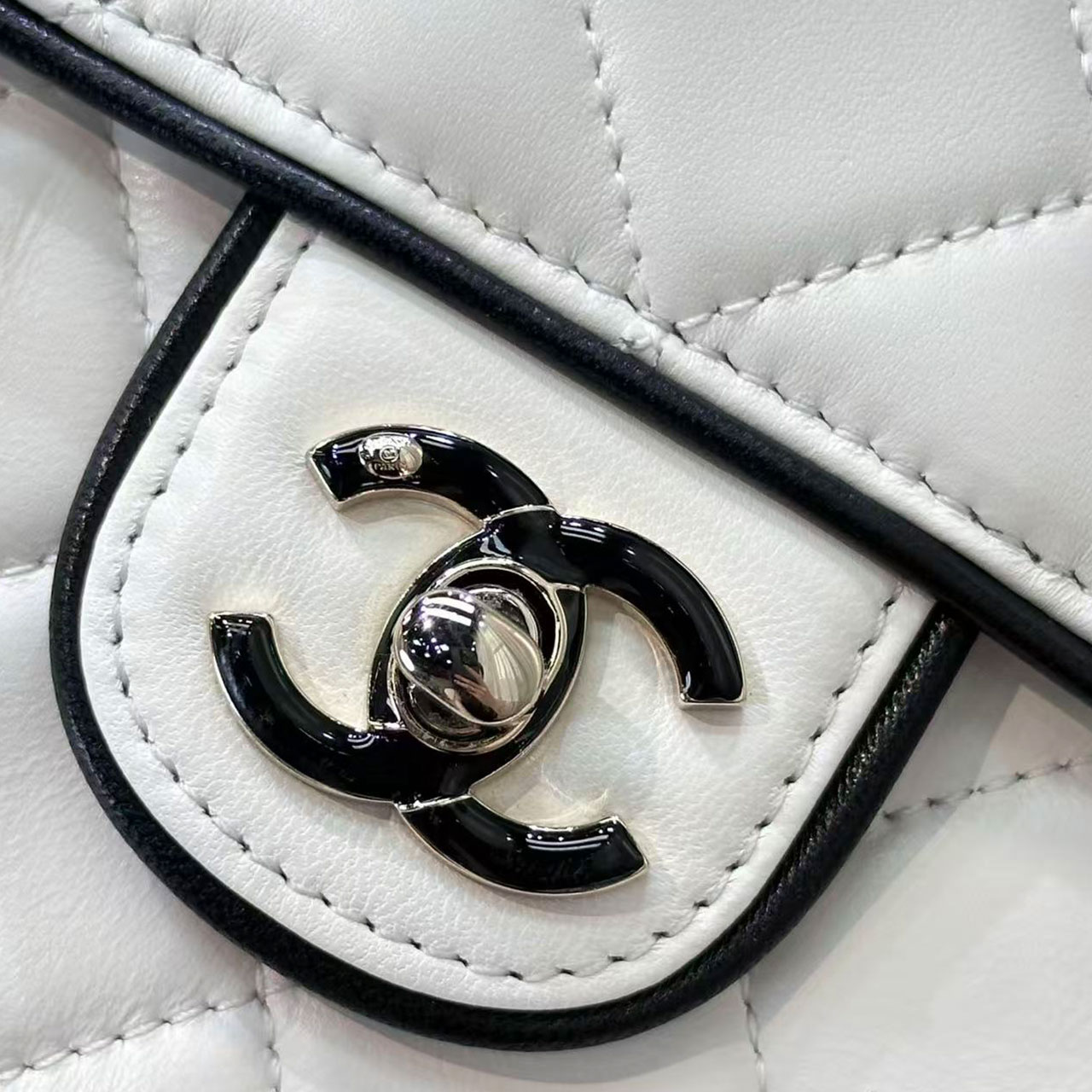 CHANEL Aries leather black rolled edge silver buckle Classic Flap small diamond grid bag