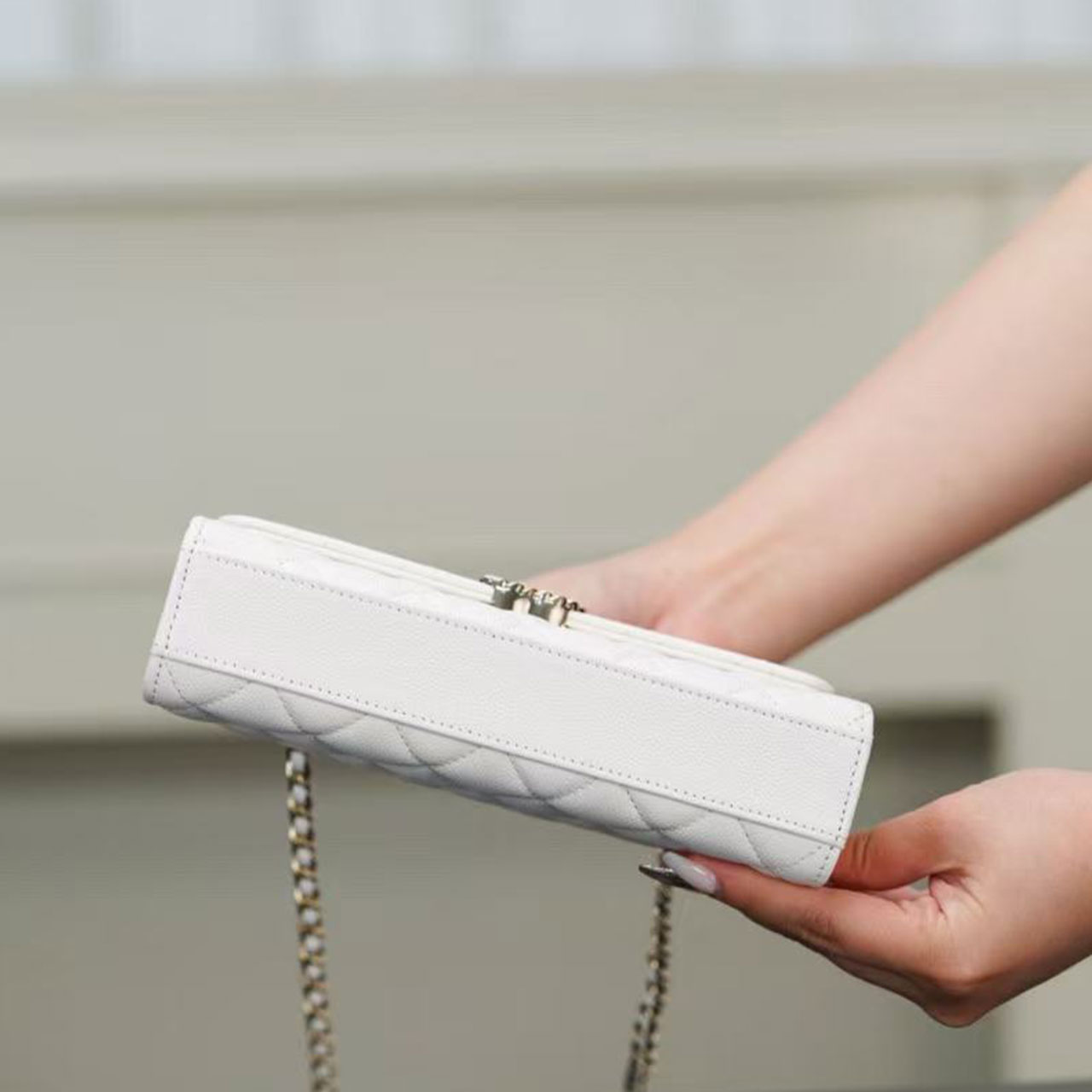 CHANEL white caviar diamond grid hand-held chain WOC long crossbody bag