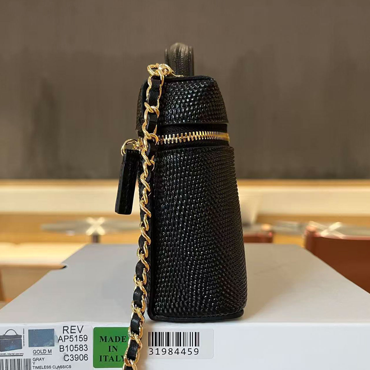 CHANEL Black Lizard Pattern Leather Gold Label Handheld Chain Makeup Box Bag