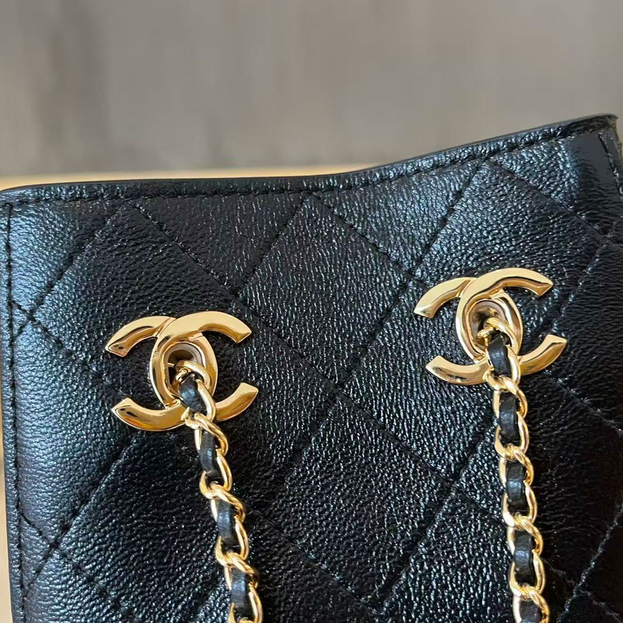 CHANEL black diamond grid double C chain vertical mobile phone crossbody bag