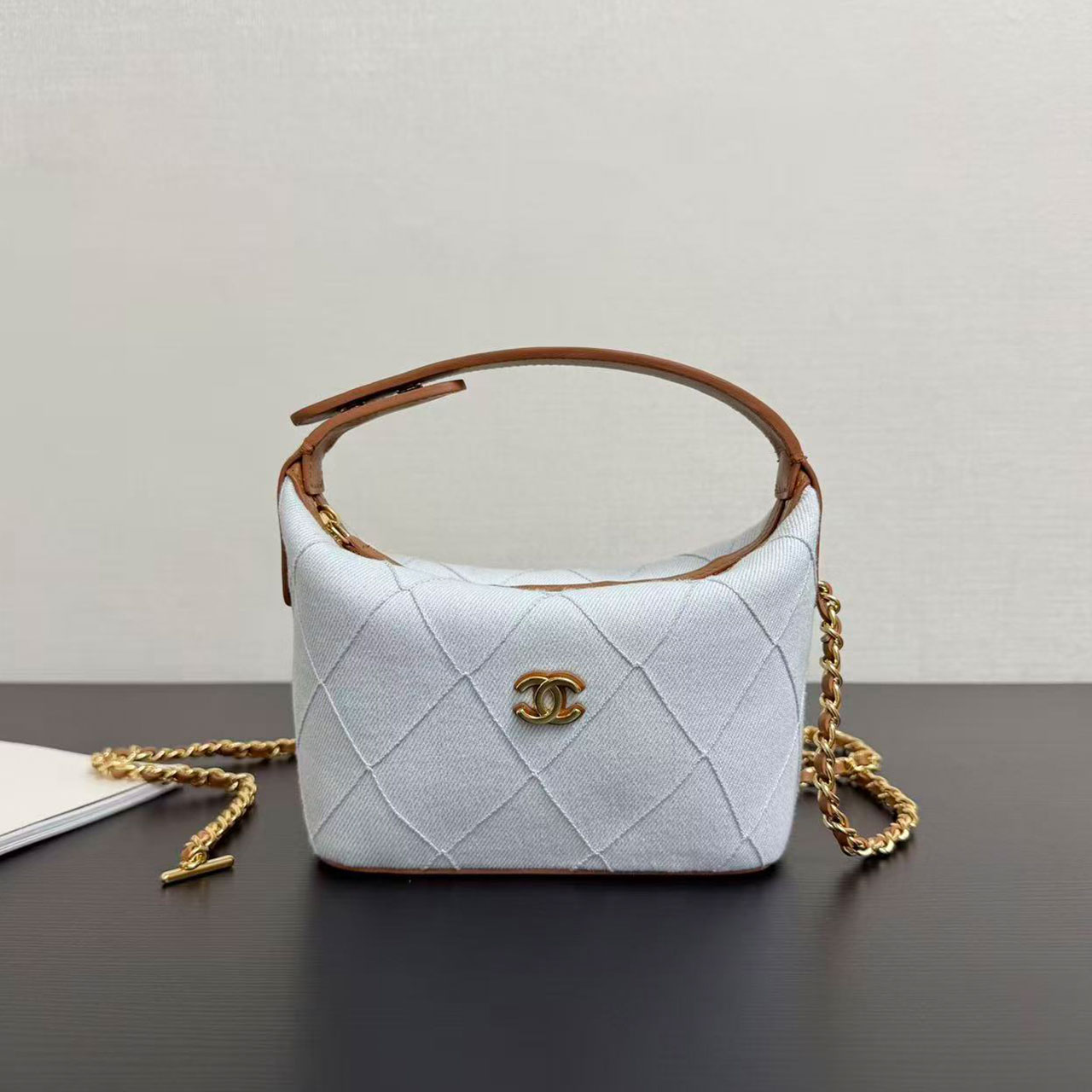 CHANEL light denim diamond grid patchwork tanned leather lunch box, hand-held crossbody bag