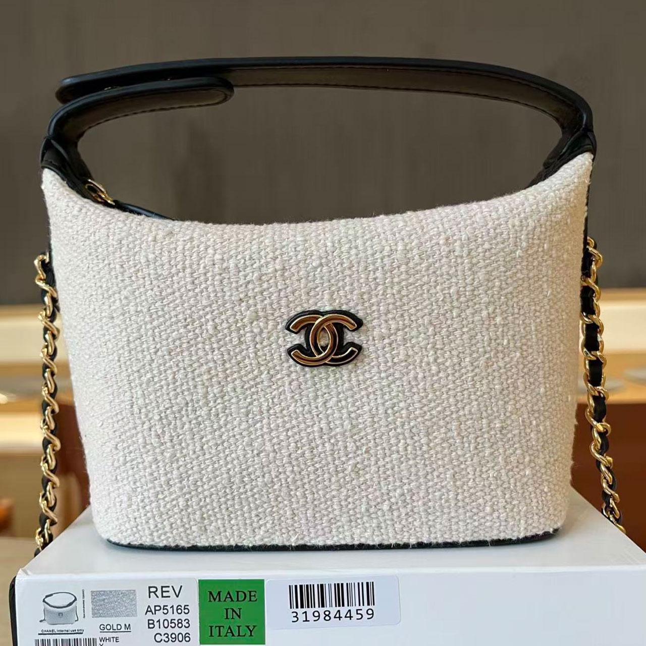 CHANEL Rice White Coarse Fleece Black Leather Handheld Chain Lunch Box Bag