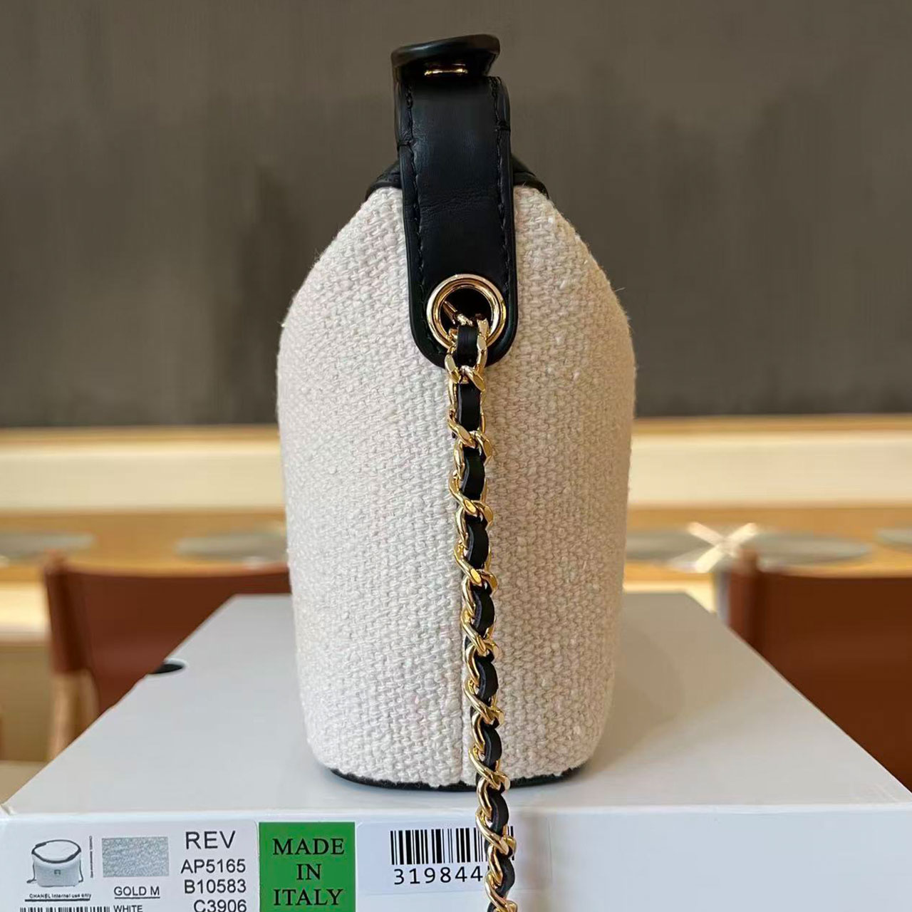 CHANEL Rice White Coarse Fleece Black Leather Handheld Chain Lunch Box Bag