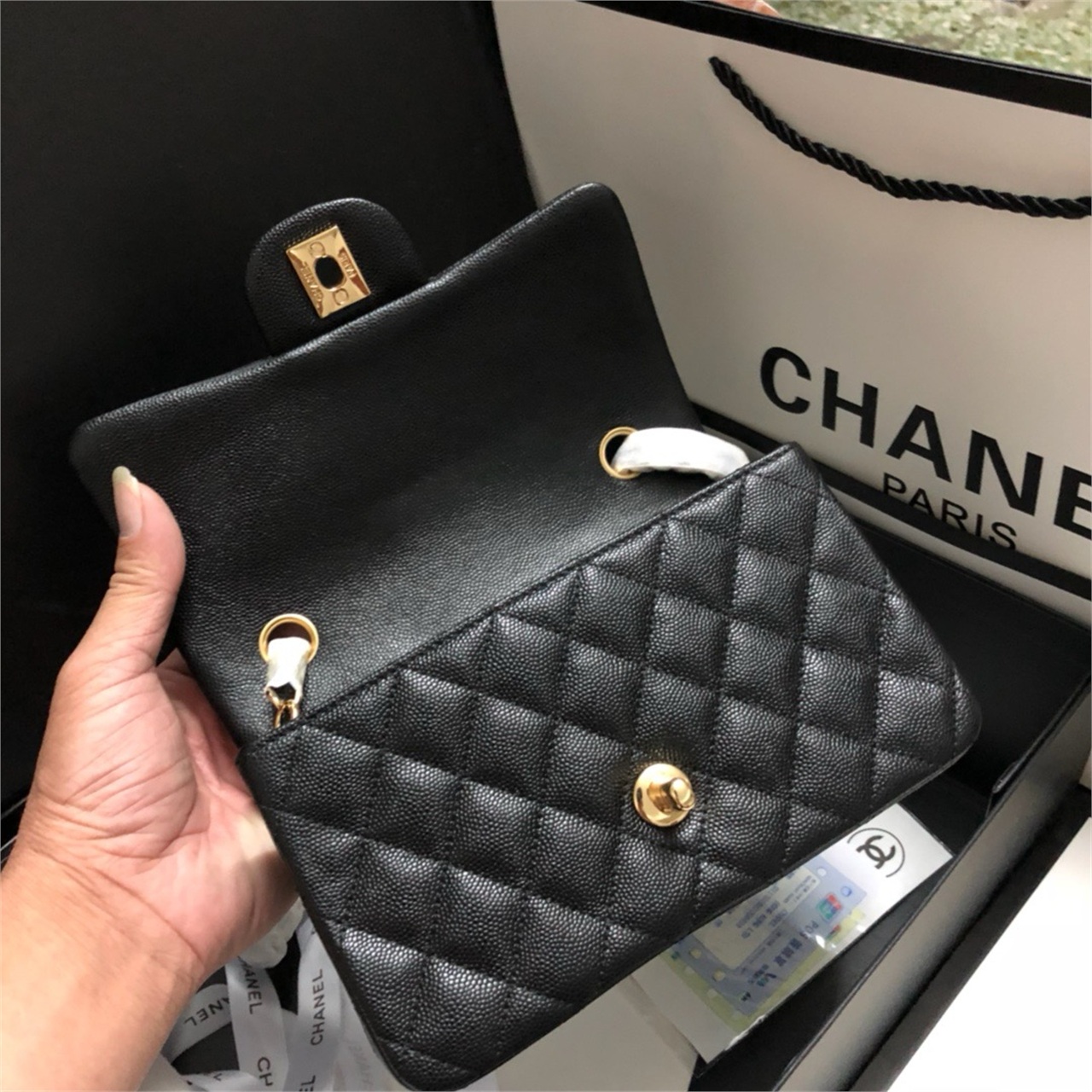 CHANEL black caviar cowhide silver buckle CF mini chain bag