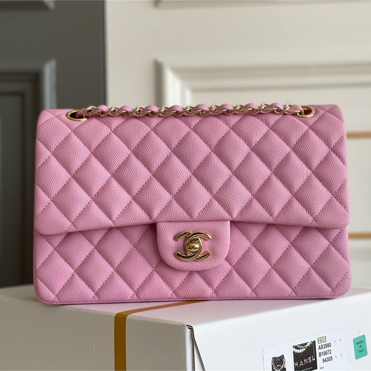 CHANEL Cherry Blossom Pink Caviar Cowhide Gold Buckle CF Medium Chain Bag