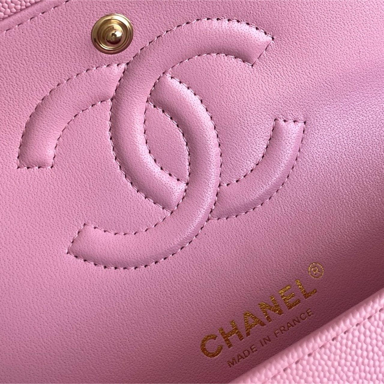 CHANEL Cherry Blossom Pink Caviar Cowhide Gold Buckle CF Medium Chain Bag