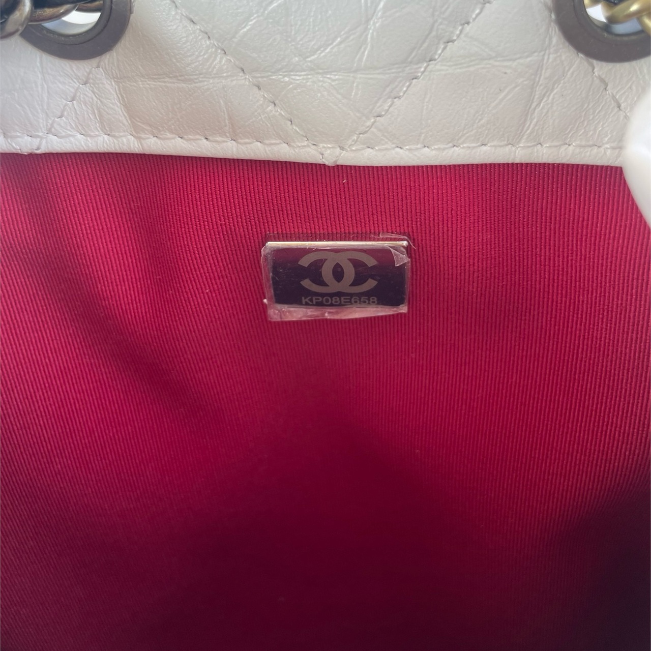 CHANEL White Wrinkled Oil Wax Leather Black Bottom Diamond Grid Drawstring Bucket Stray Bag