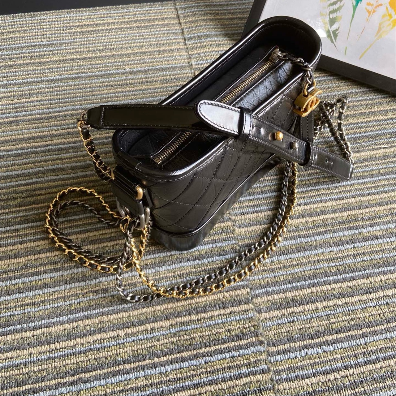 CHANEL black retro oil wax cowhide small wandering bucket bag
