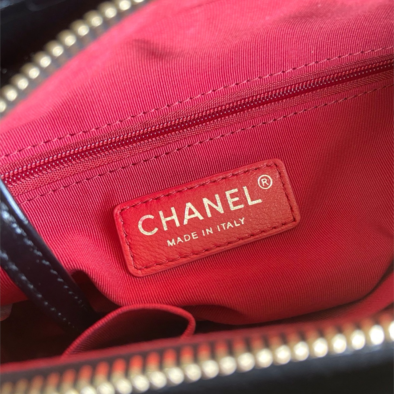 CHANEL black retro oil wax cowhide small wandering bucket bag