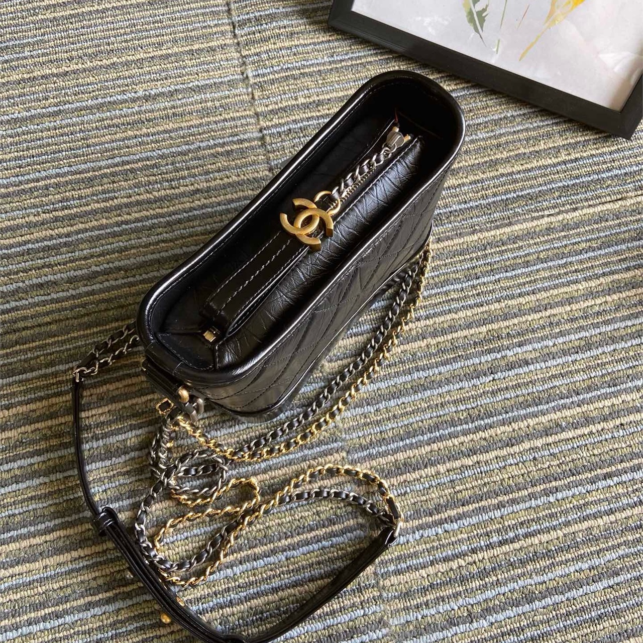 CHANEL black retro oil wax cowhide small wandering bucket bag