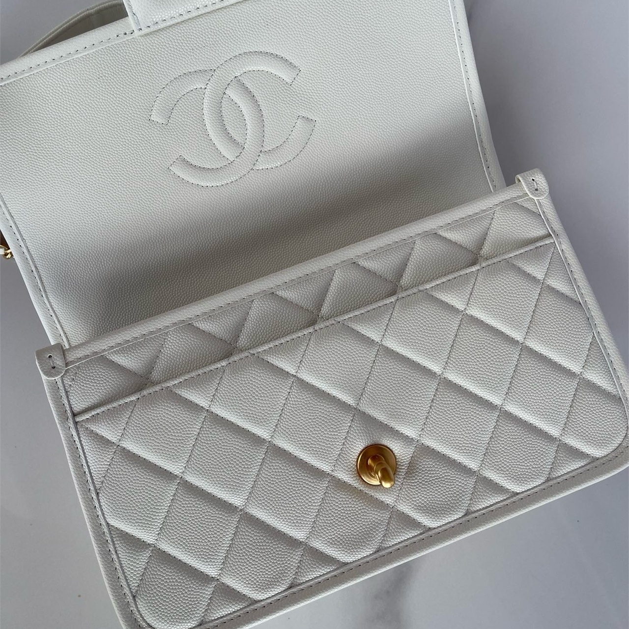 CHANEL beige caviar cowhide hand-held CF tag chain bag