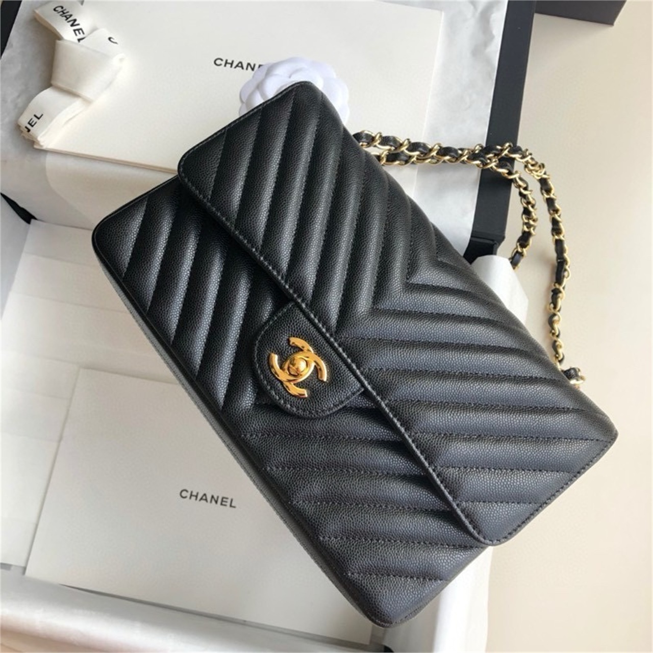 CHANEL Black Caviar Cowhide Silver Buckle V-Pattern CF Medium Chain Bag