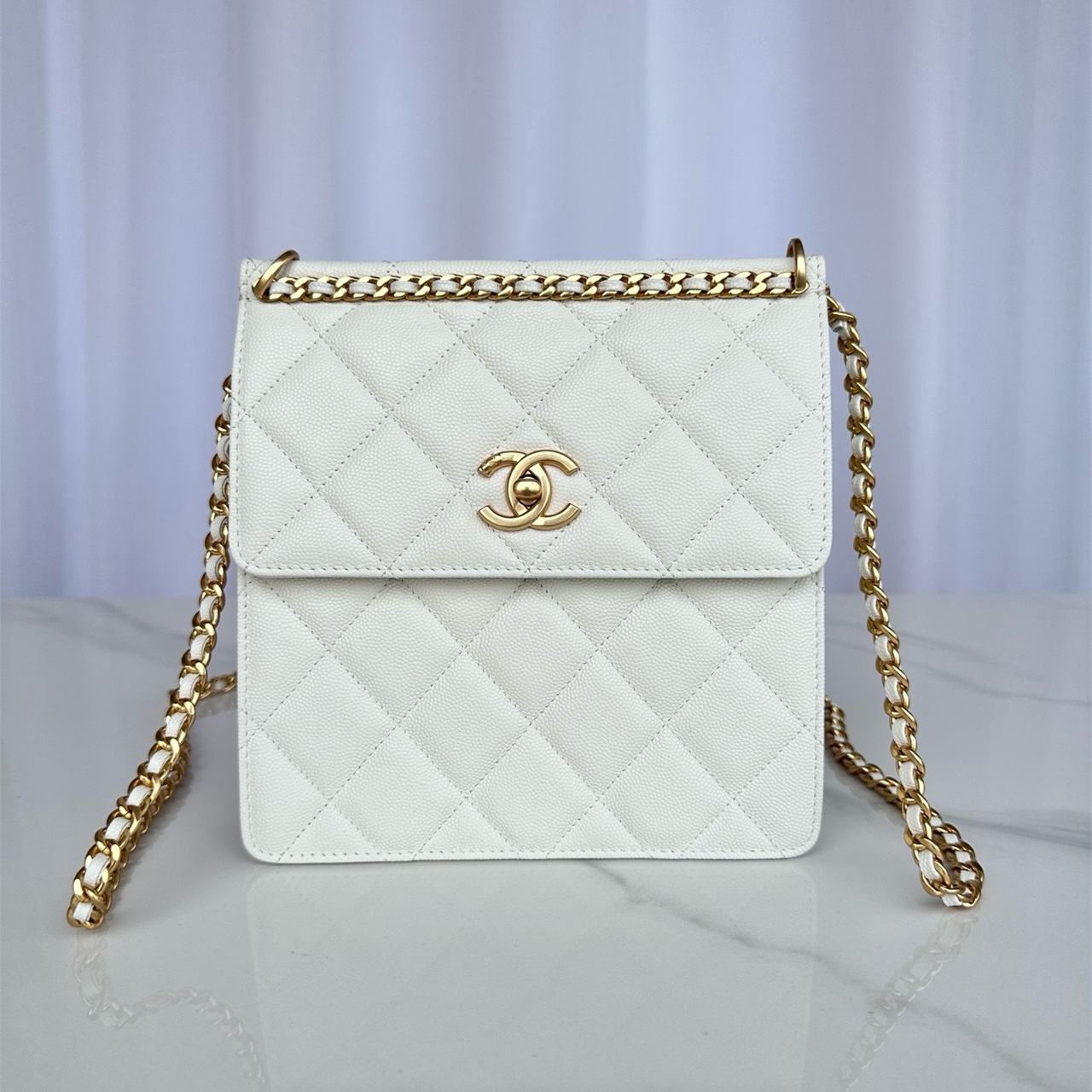 CHANEL white caviar cowhide gold buckle vertical square box chain bag