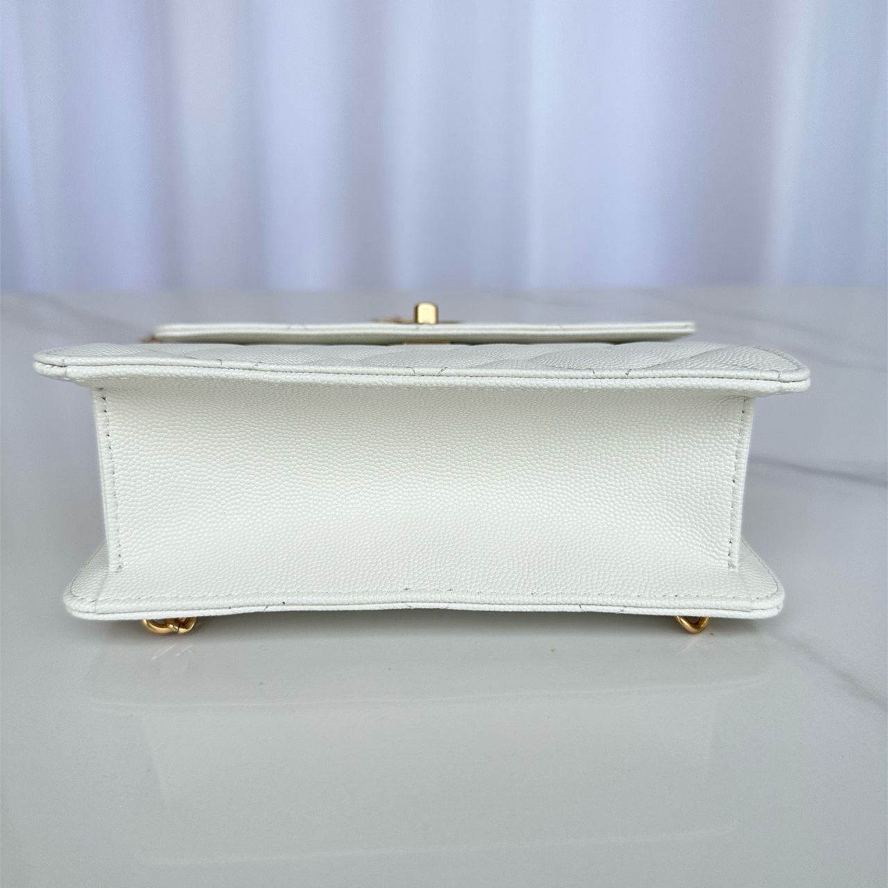 CHANEL white caviar cowhide gold buckle vertical square box chain bag