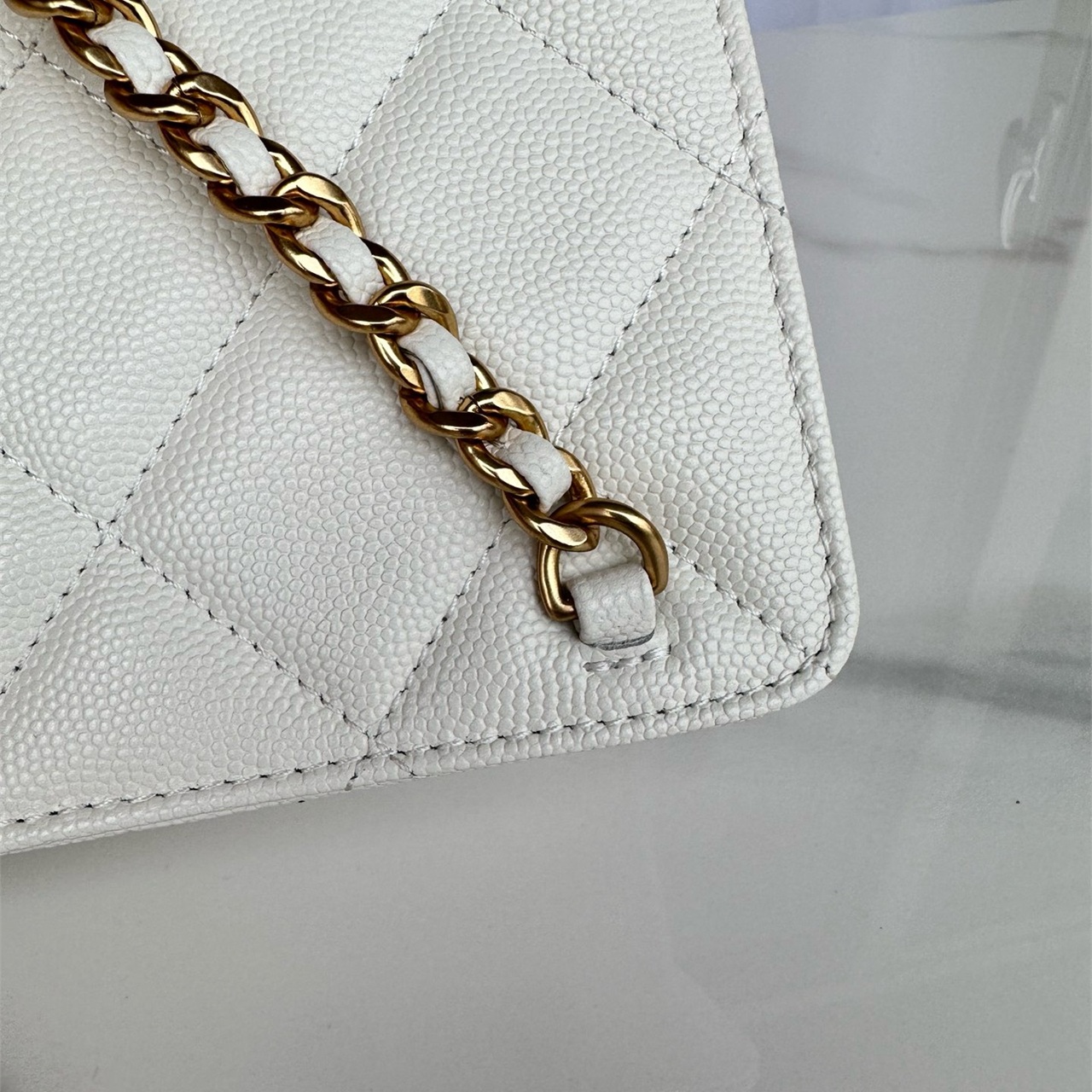 CHANEL white caviar cowhide gold buckle vertical square box chain bag