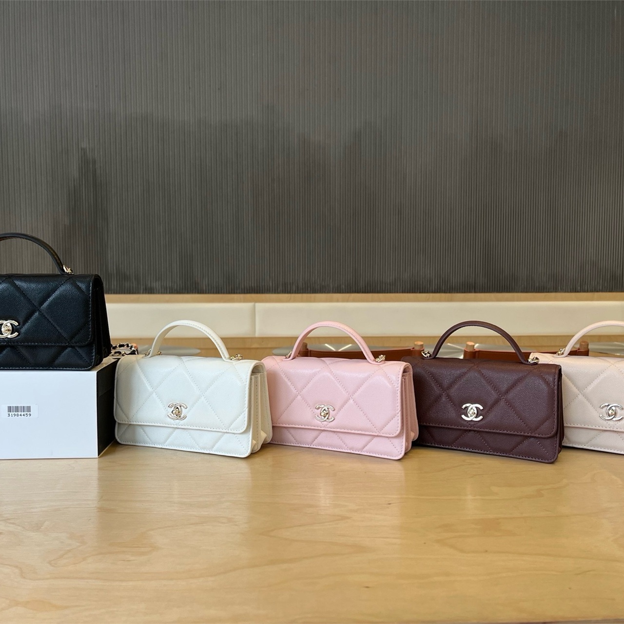 CHANEL Milk White Caviar Cowhide Handheld WOC Chain Bag