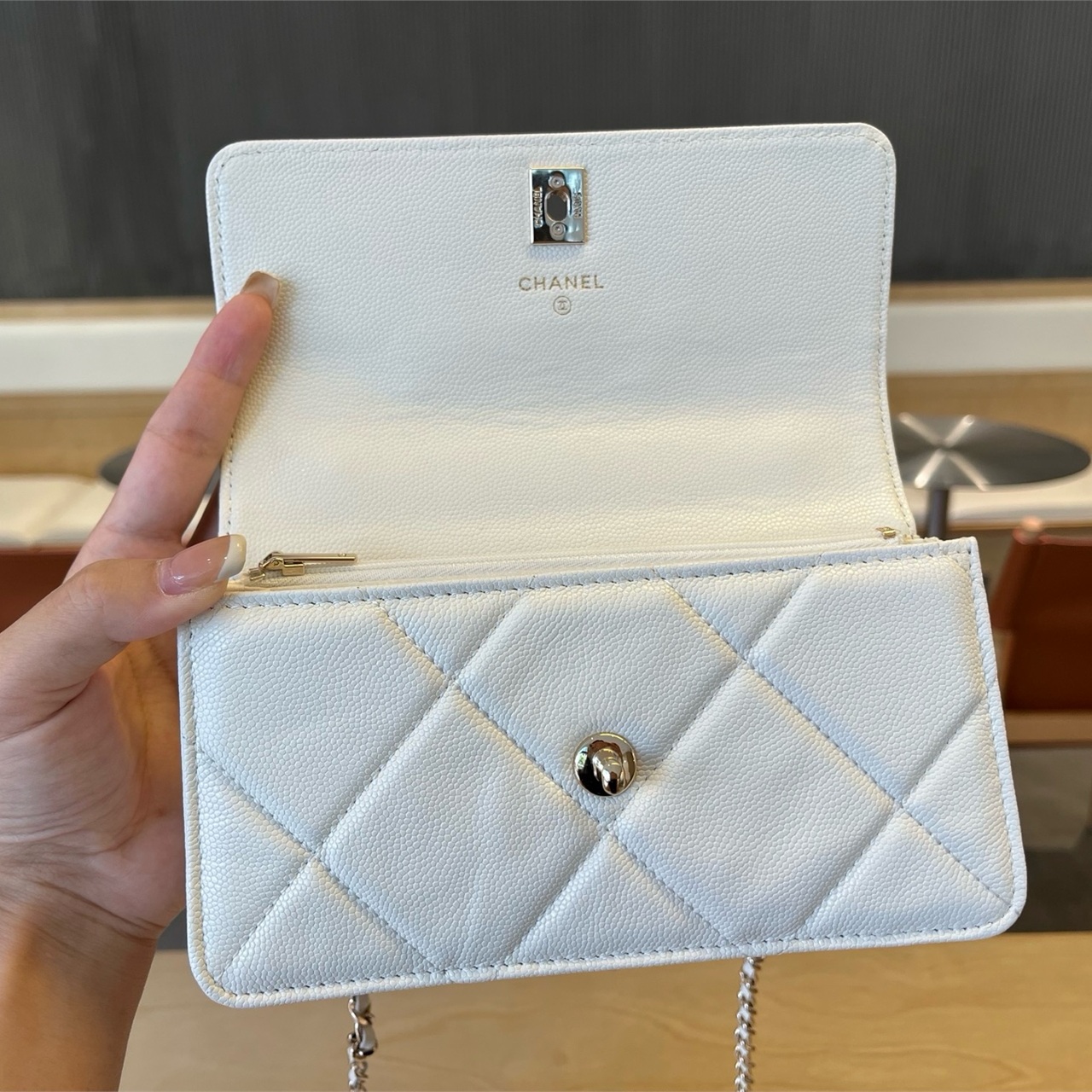 CHANEL Milk White Caviar Cowhide Handheld WOC Chain Bag