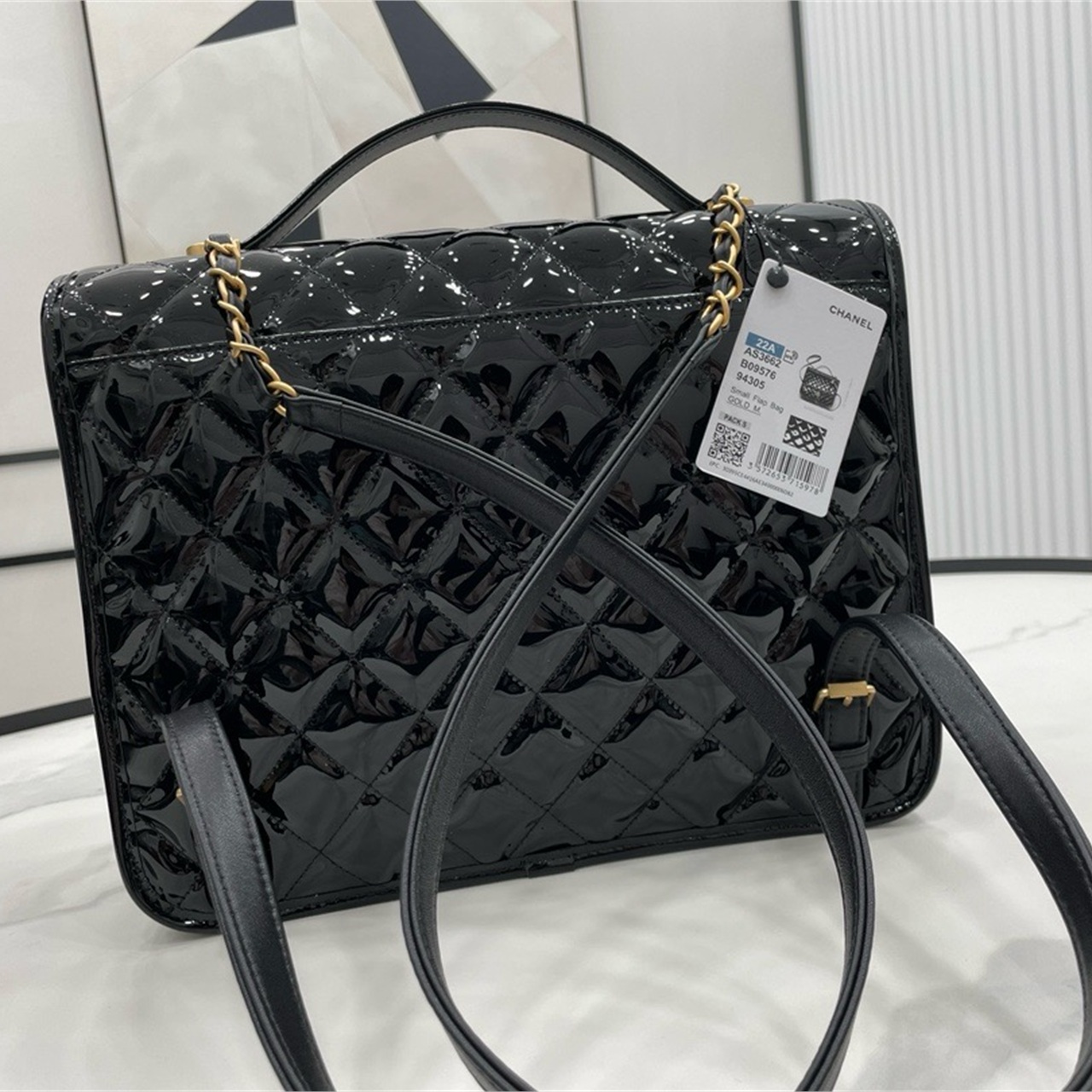 CHANEL shiny black patent leather diamond grid hand-held document mailman bag