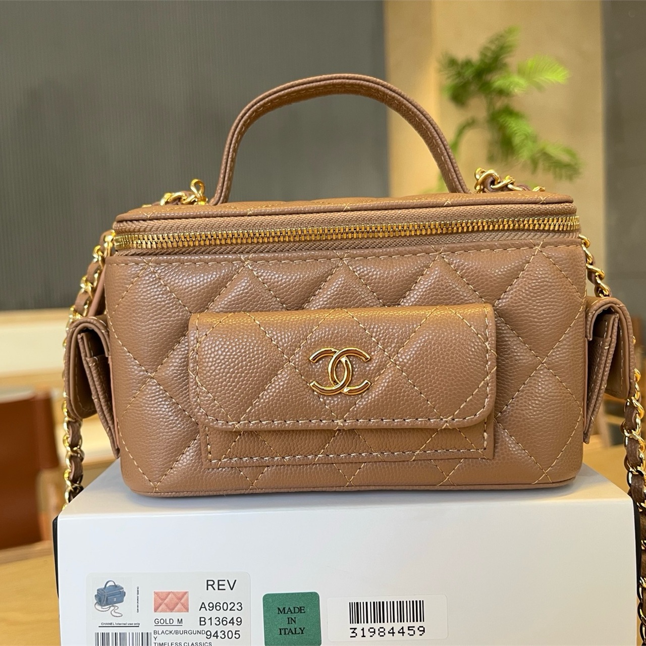 CHANEL Milk White Caviar Leather Handheld Makeup Box Chain Bag
