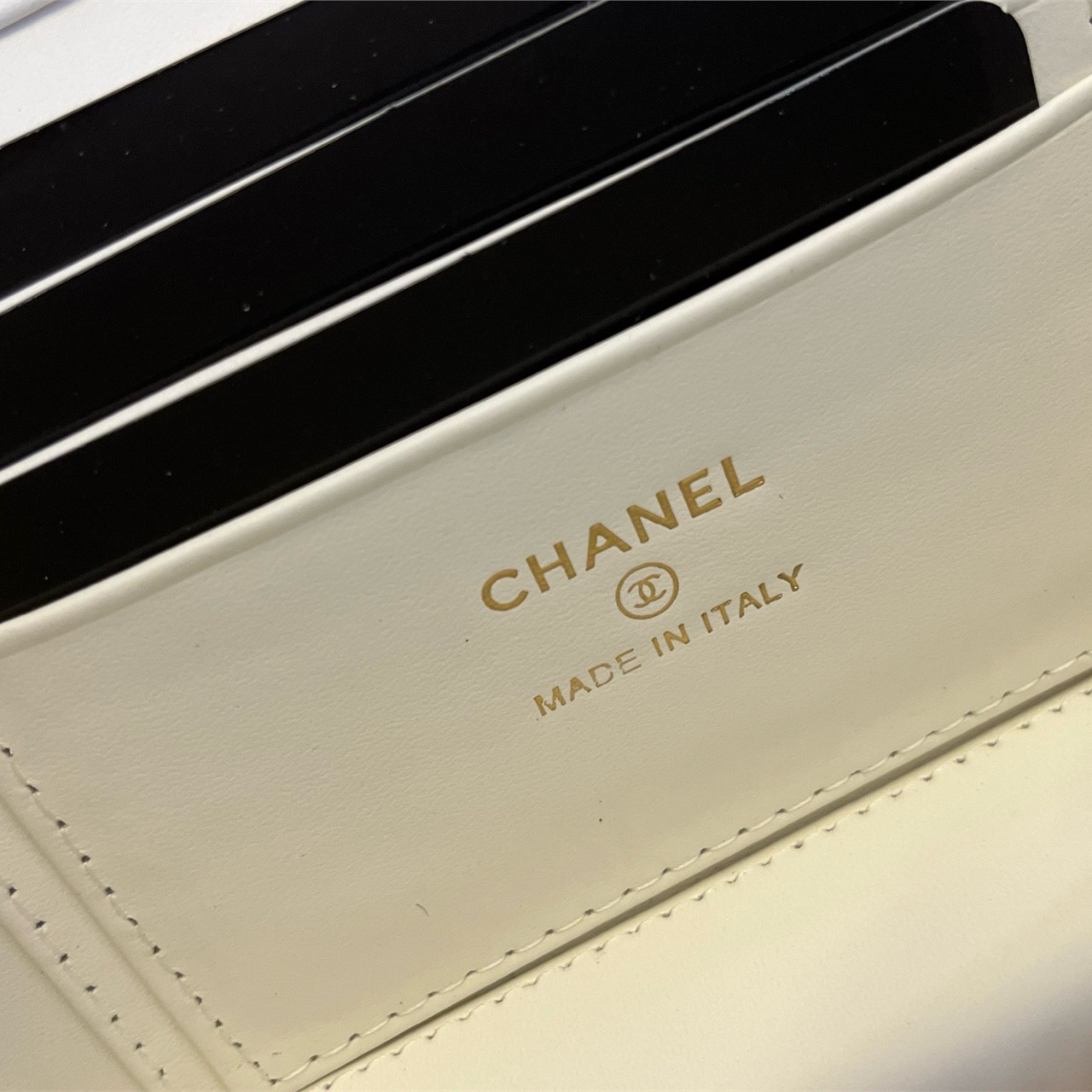 CHANEL Milk White Caviar Leather Handheld Makeup Box Chain Bag