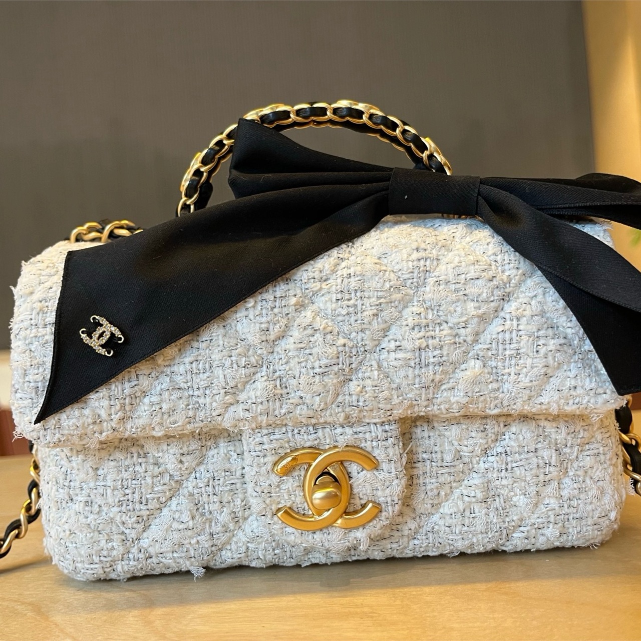 CHANEL White Grey Coarse Floral Satin Bow CF Handheld Chain Bag