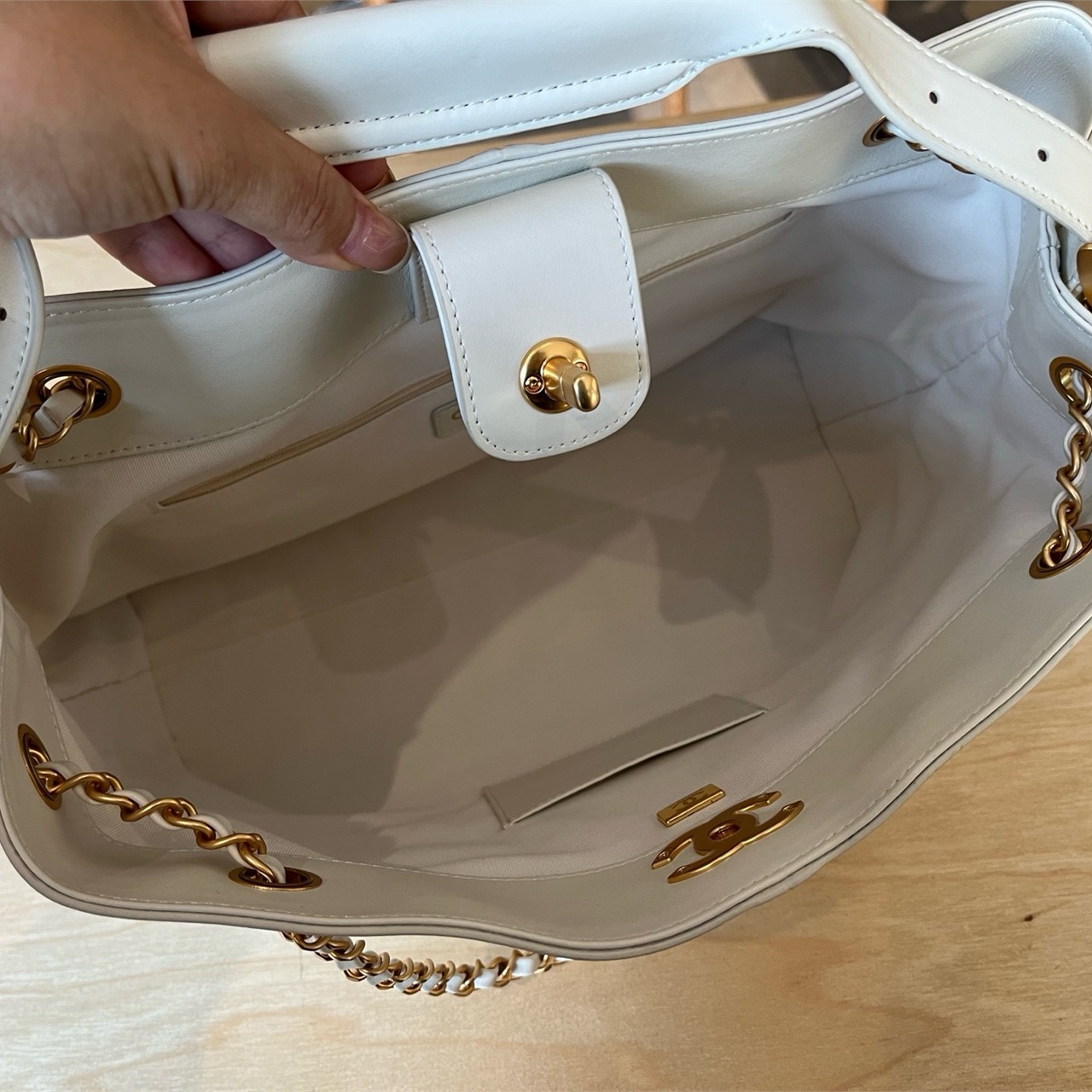 CHANEL Milk White Smooth Leather Diamond Grid Double Chain Tote Commuter Bag
