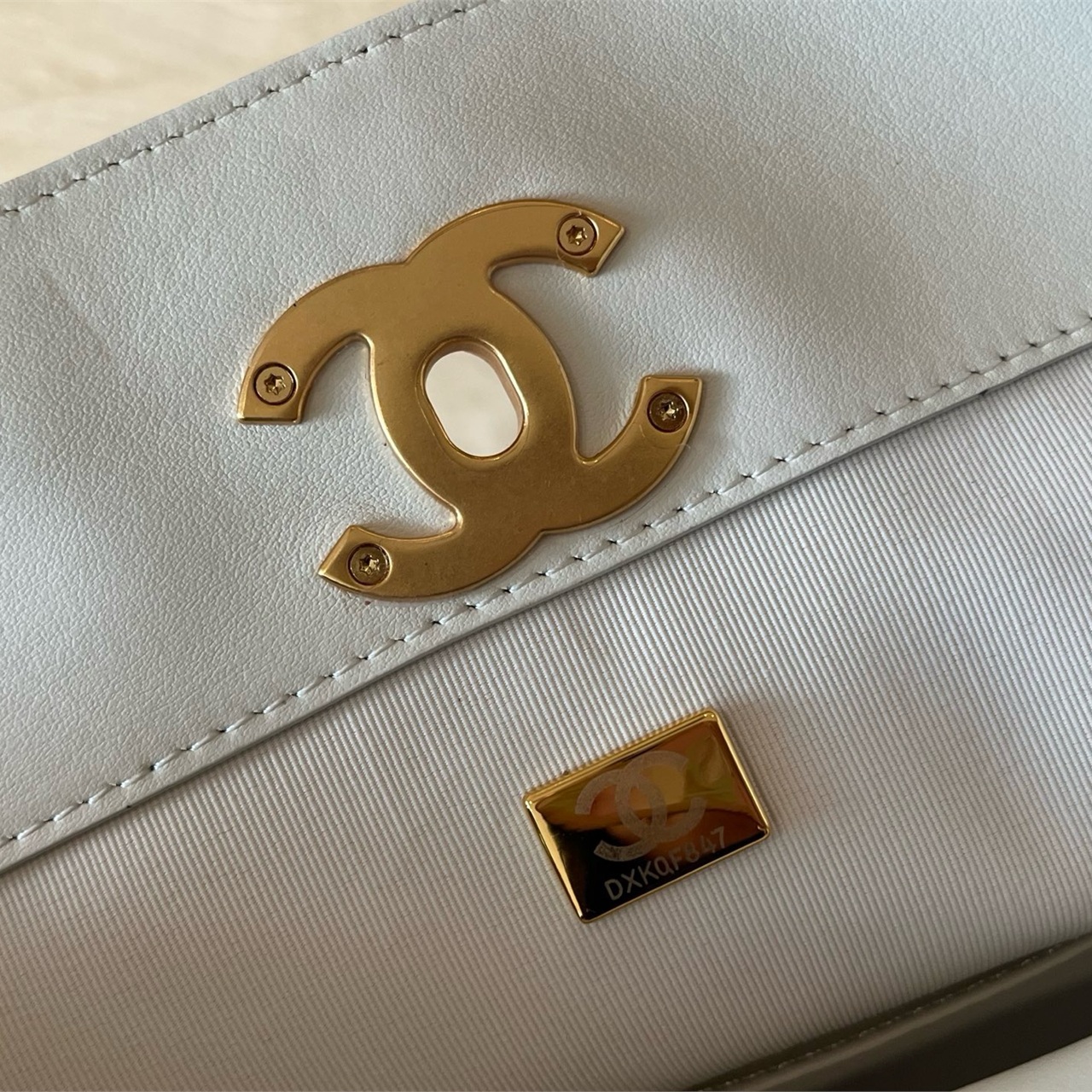 CHANEL Milk White Smooth Leather Diamond Grid Double Chain Tote Commuter Bag