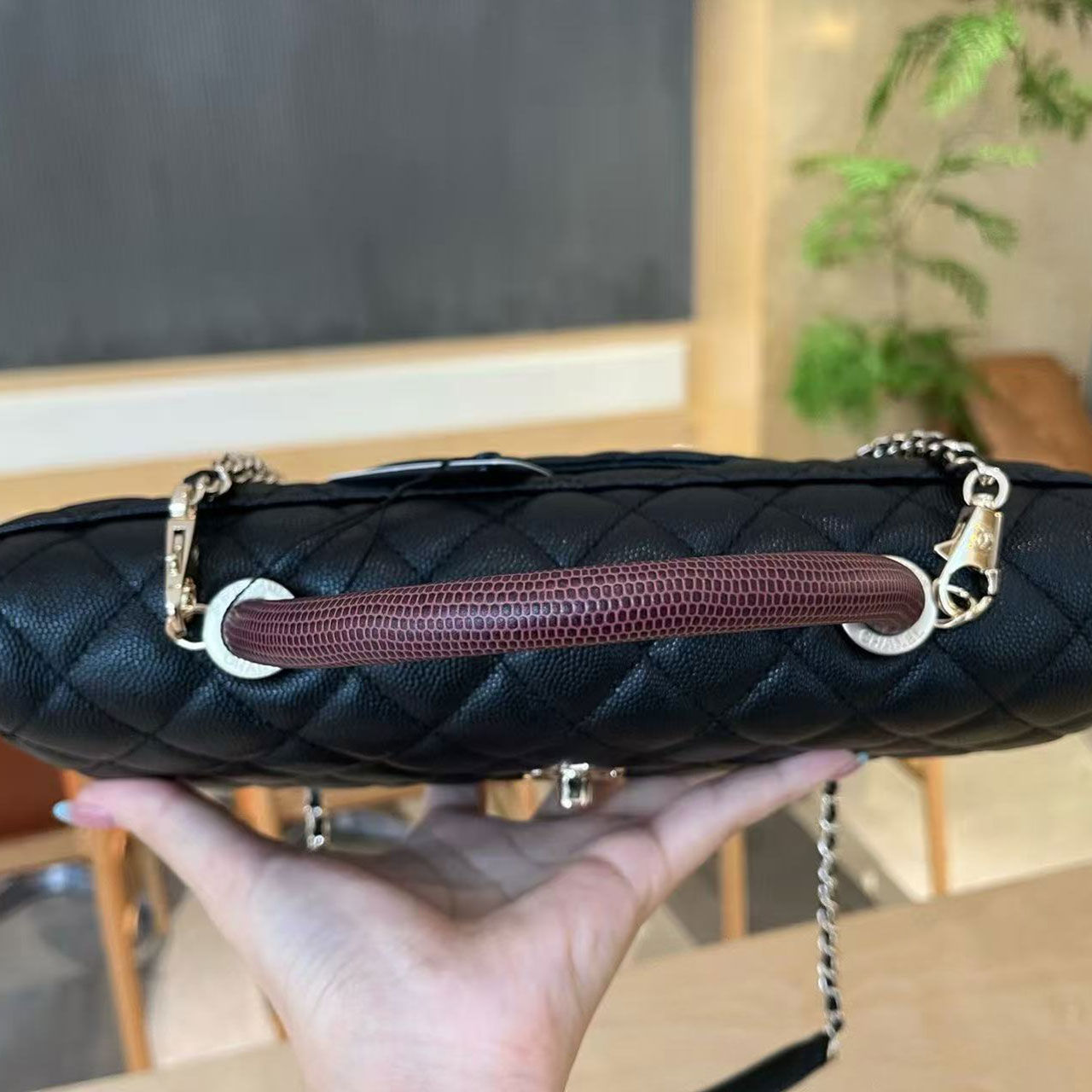 CHANEL Black Caviar Cowhide Wine Red Lizard Pattern Handle Long Stick Handheld Crossbody Bag