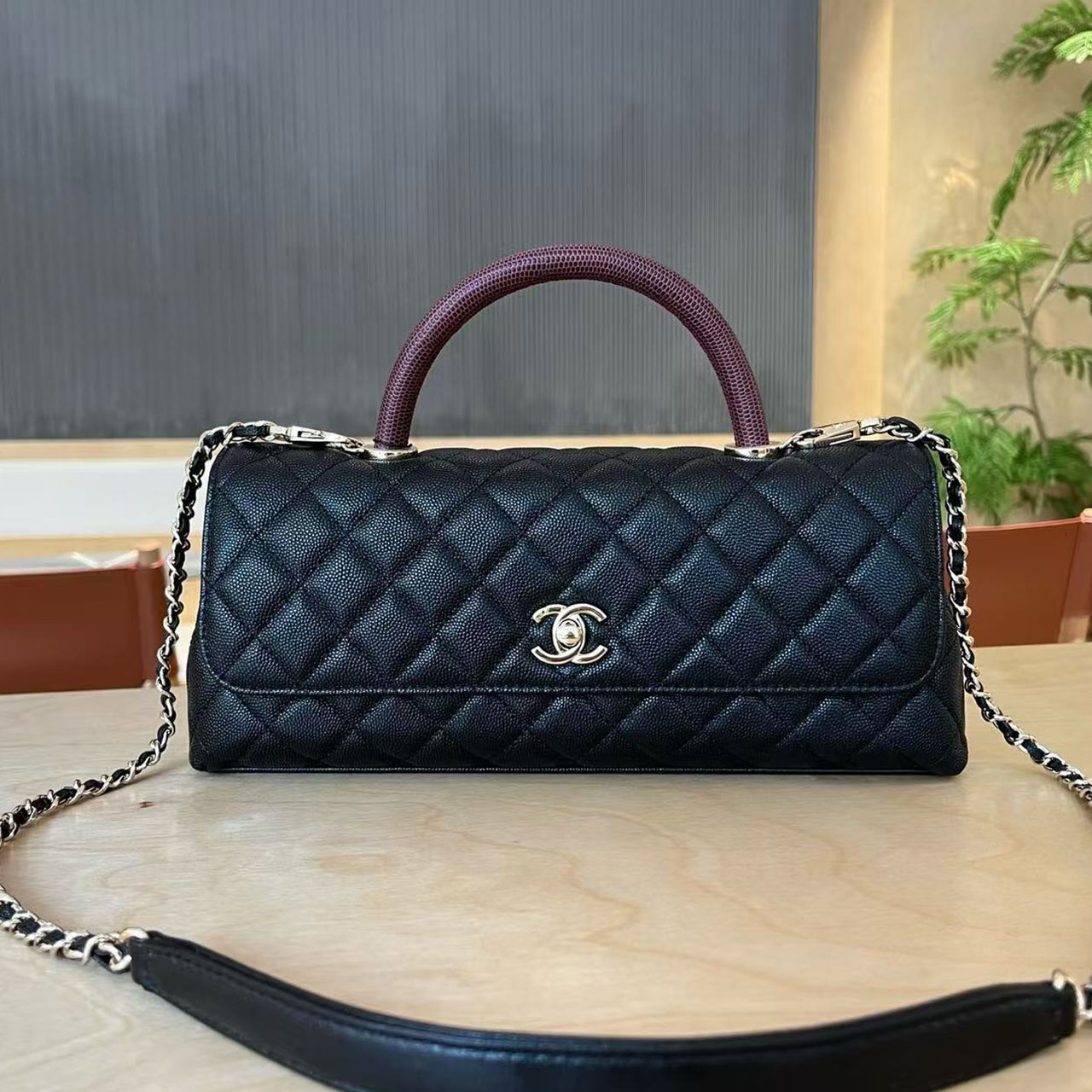 CHANEL Black Caviar Cowhide Wine Red Lizard Pattern Handle Long Stick Handheld Crossbody Bag