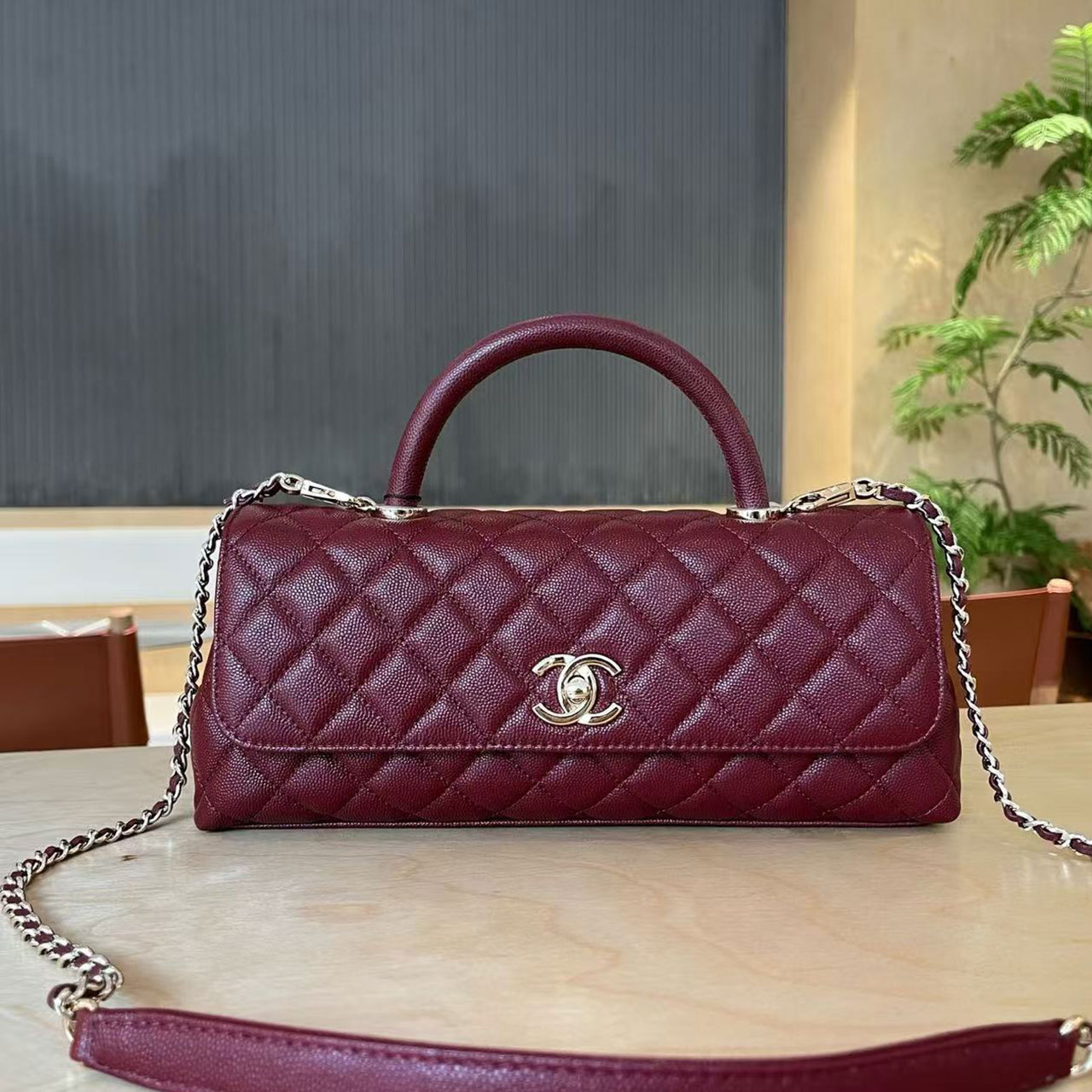 CHANEL Black Caviar Cowhide Wine Red Lizard Pattern Handle Long Stick Handheld Crossbody Bag
