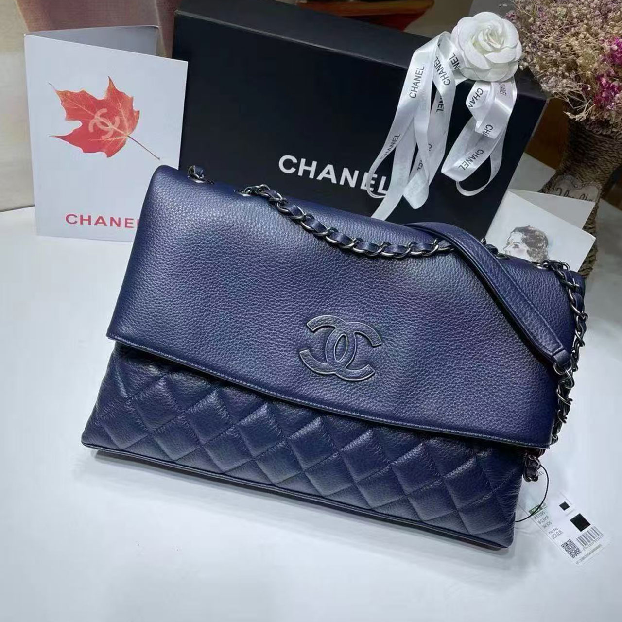 CHANEL black grain cowhide splicing diamond grid flip chain bag
