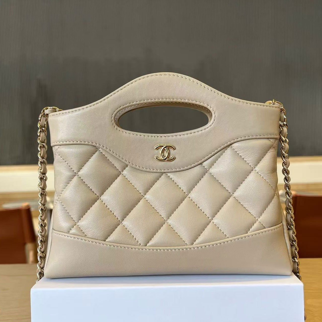 CHANEL Black Soft Light Sheepskin Hollow Handheld Diamond Grid Crossover Tote Bag