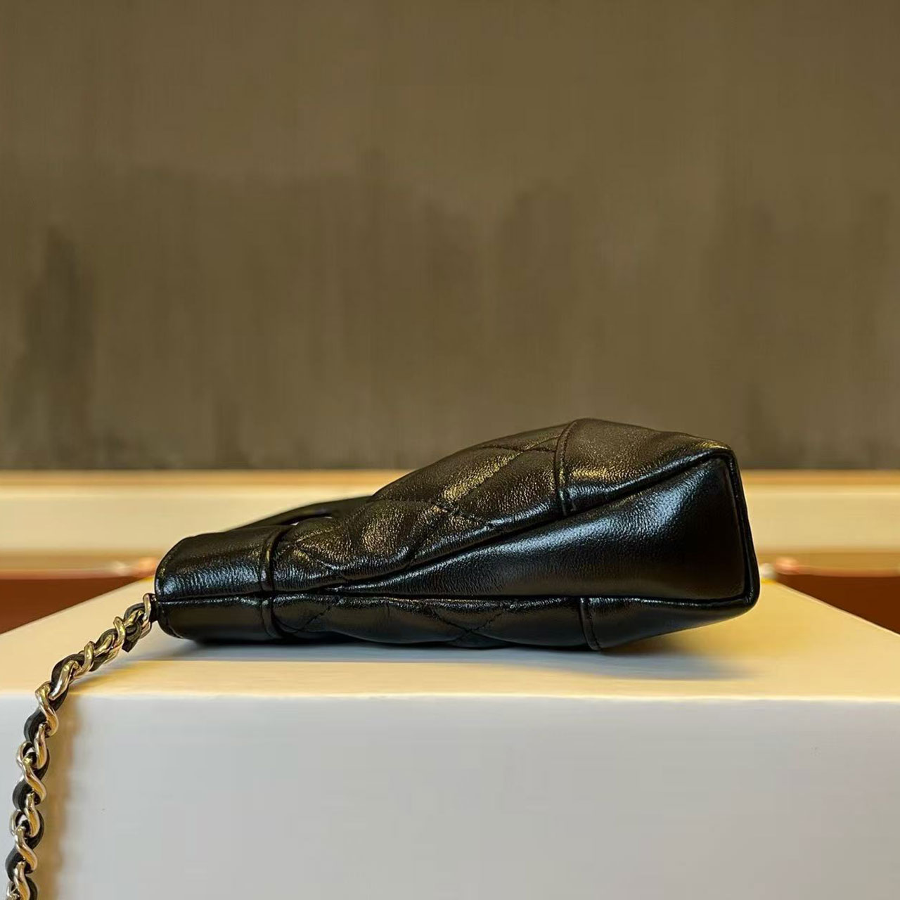 CHANEL Black Soft Light Sheepskin Hollow Handheld Diamond Grid Crossover Tote Bag