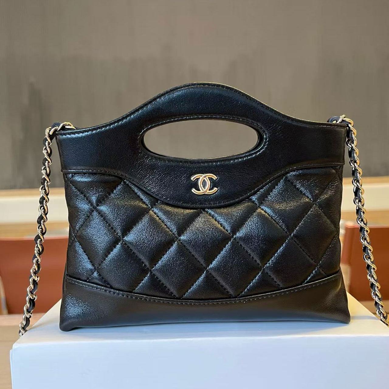 CHANEL Black Soft Light Sheepskin Hollow Handheld Diamond Grid Crossover Tote Bag