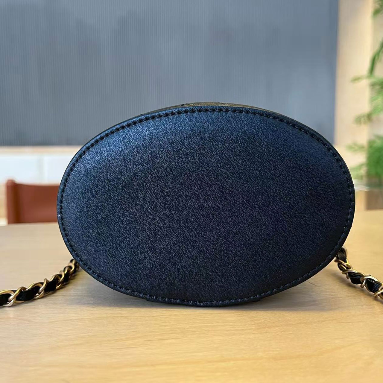 CHANEL black glossy cowhide diamond grid cylindrical makeup bucket bag