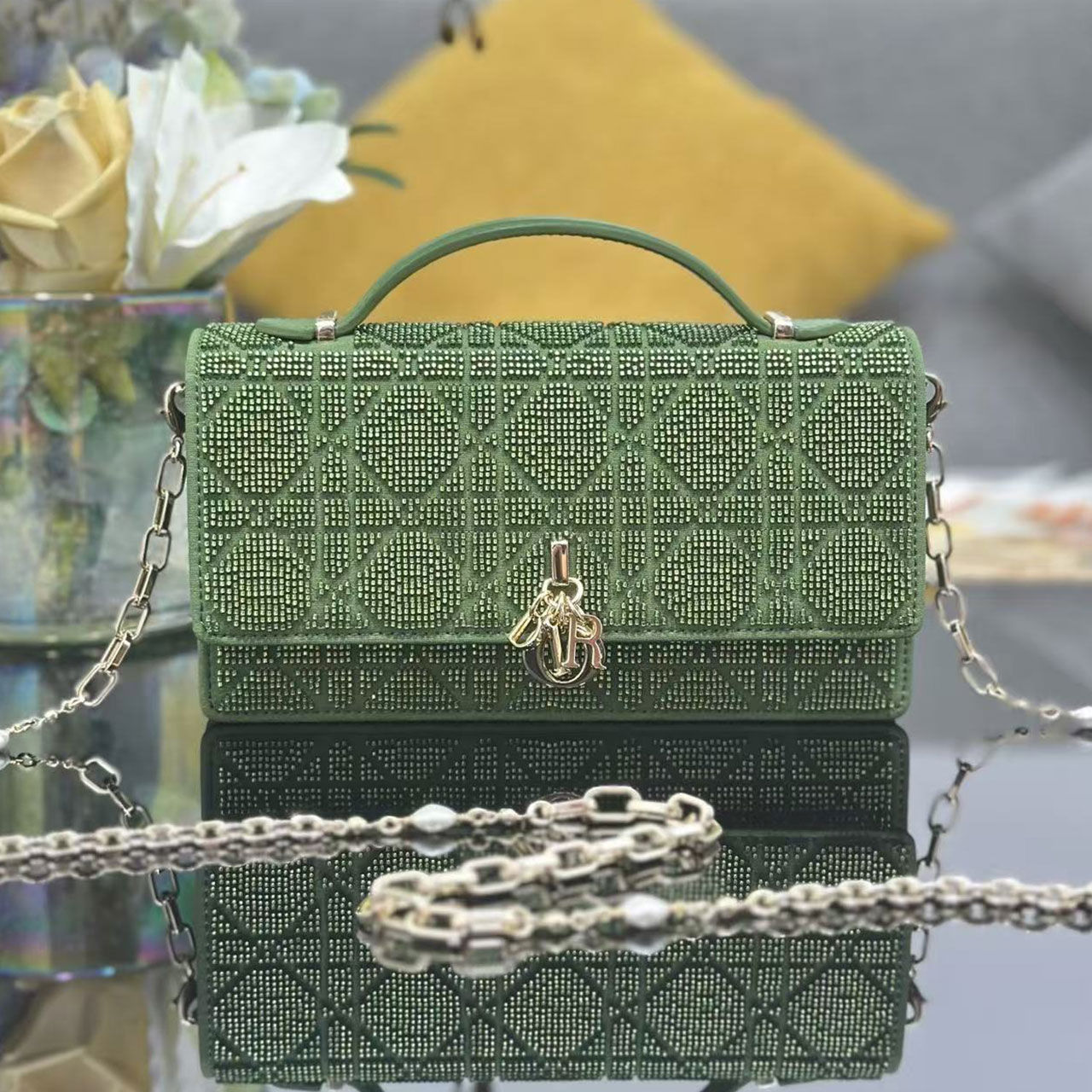 Miss Dior Embroidered Light Purple Pearl Diamond, New Product in Chain Bag Series