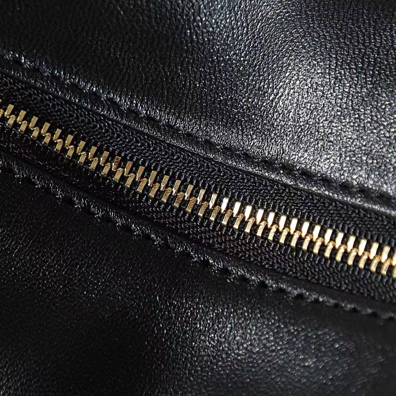 YSL AMALIA Hobo croissant